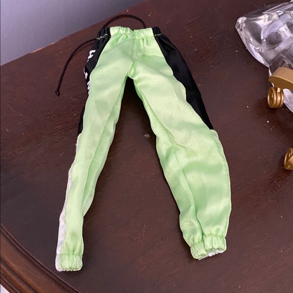 These are the track pants belonging to the Rainbow High character Jade Hunter - Picture 2 of 7